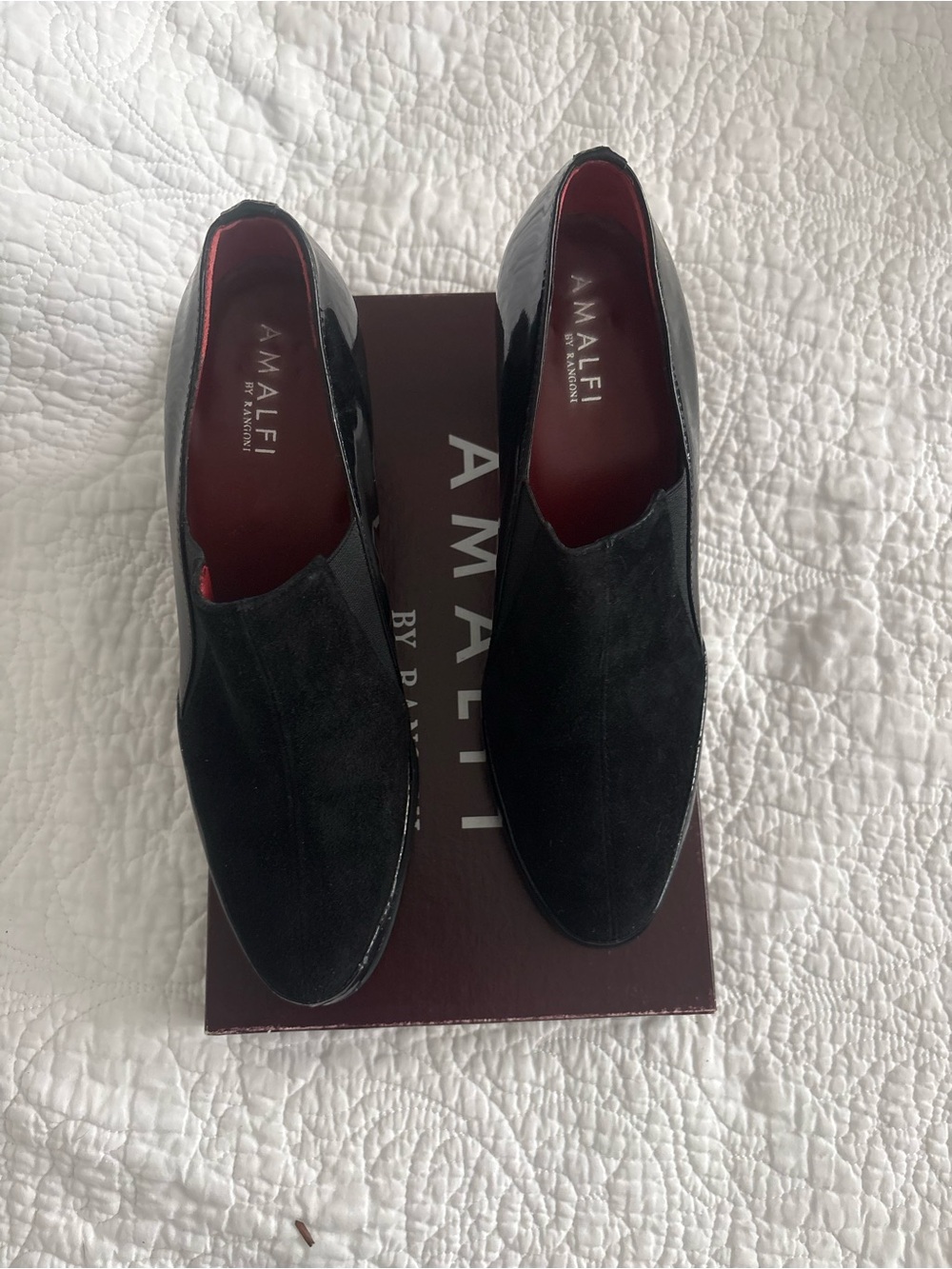 Almost Vintage 2009 Almafi by Rangoni, features signature red cushioned insole